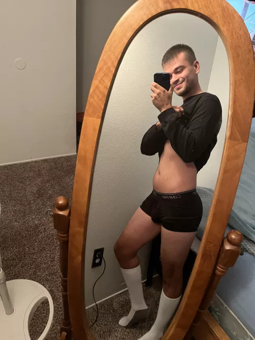 How come all the cute guys get all the upvotes? 🥲❤️‍🩹 hi.