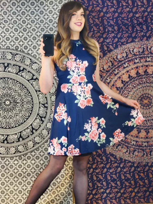 I feel so fem in my pretty floral dress 🥰💐💕