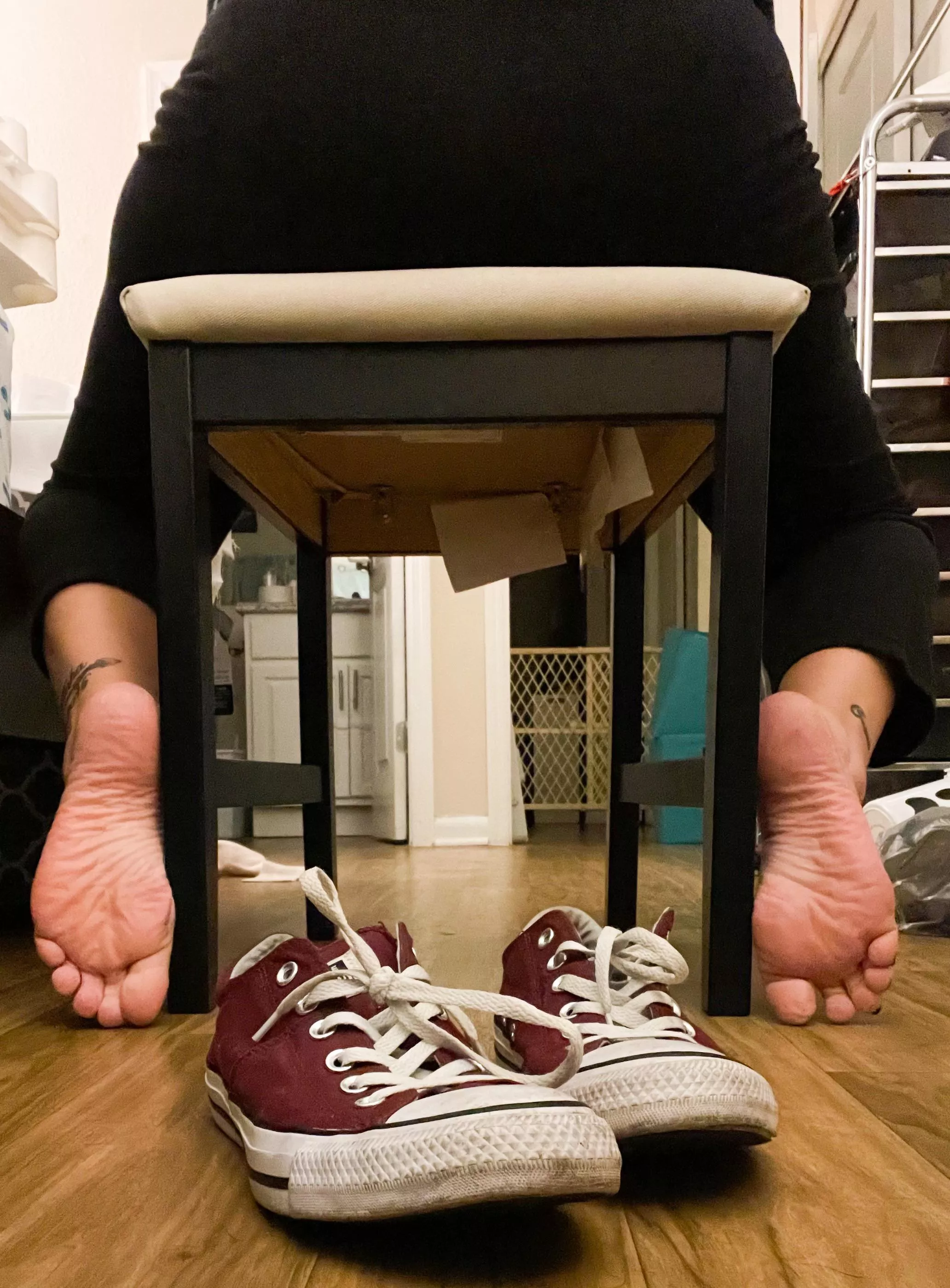 I love teasing you with my ass and big feet