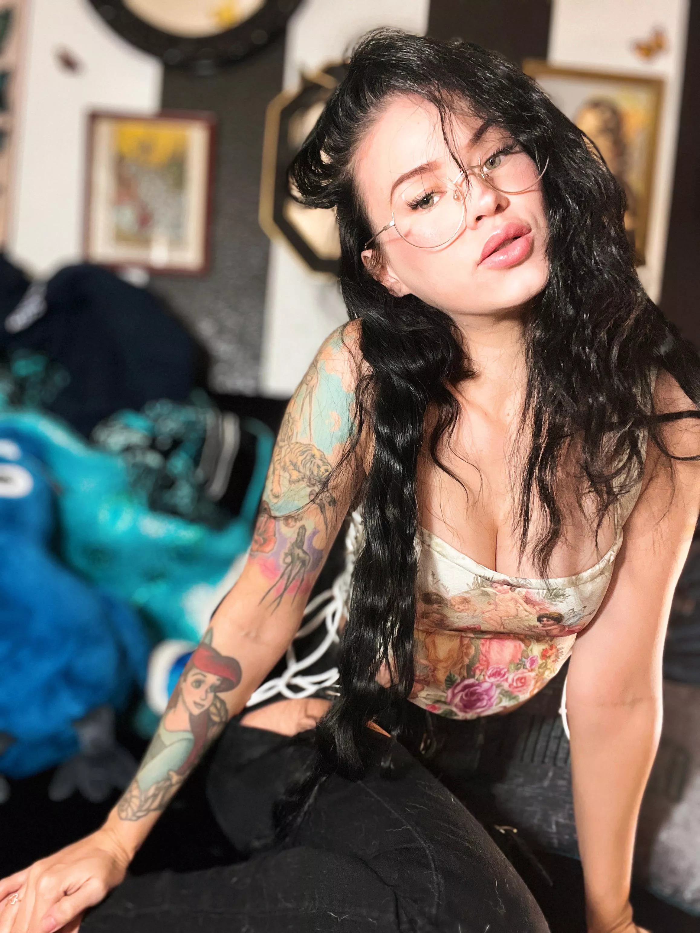 I only bought these glasses cause they have the half rim on the TOP and I thought that was cool 😂