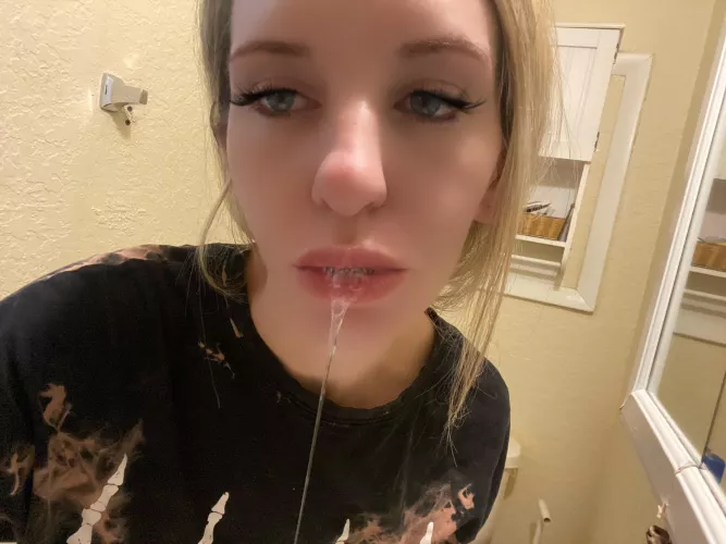 I want to be your spit queen 👸