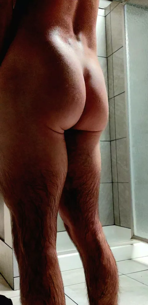 I've been convinced to share one last photo... I hope everyone here likes it. Be honest and let me know in the comments. 🙃