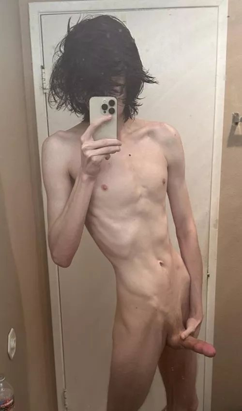 Just a 6’5 twink, waiting to get stuffed like your turkey 😵‍💫