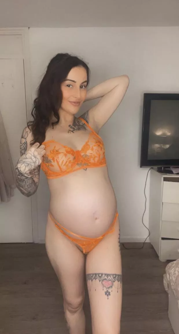 Love bright colours 🥵🤰🏻