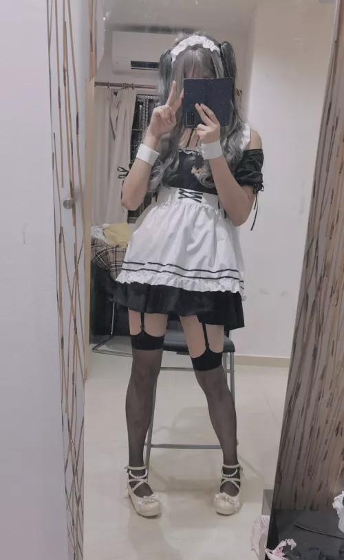maid outfit!