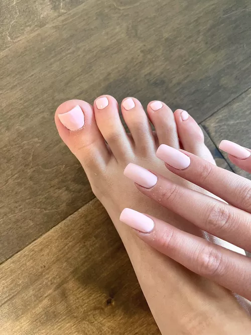 Matching nails are so sexy
