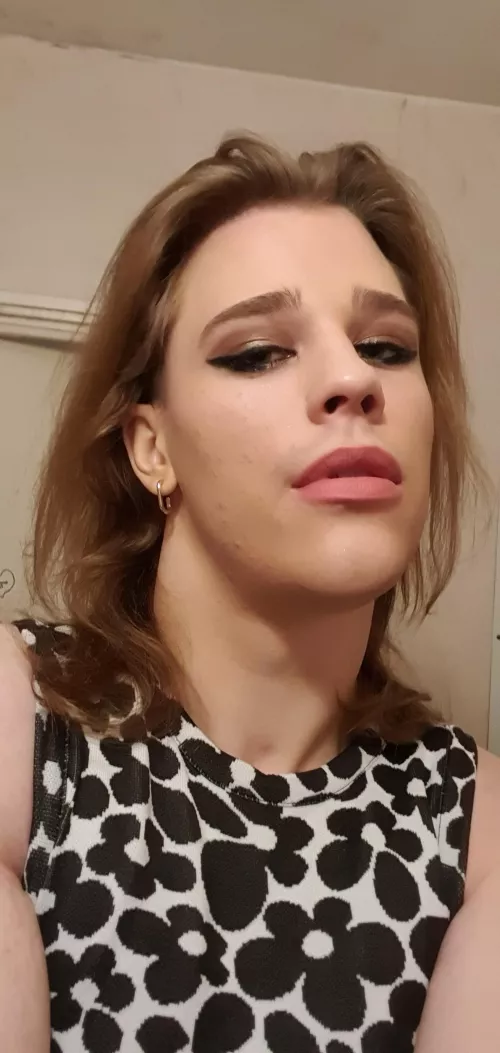 Me tried eyeshadow✌️😅