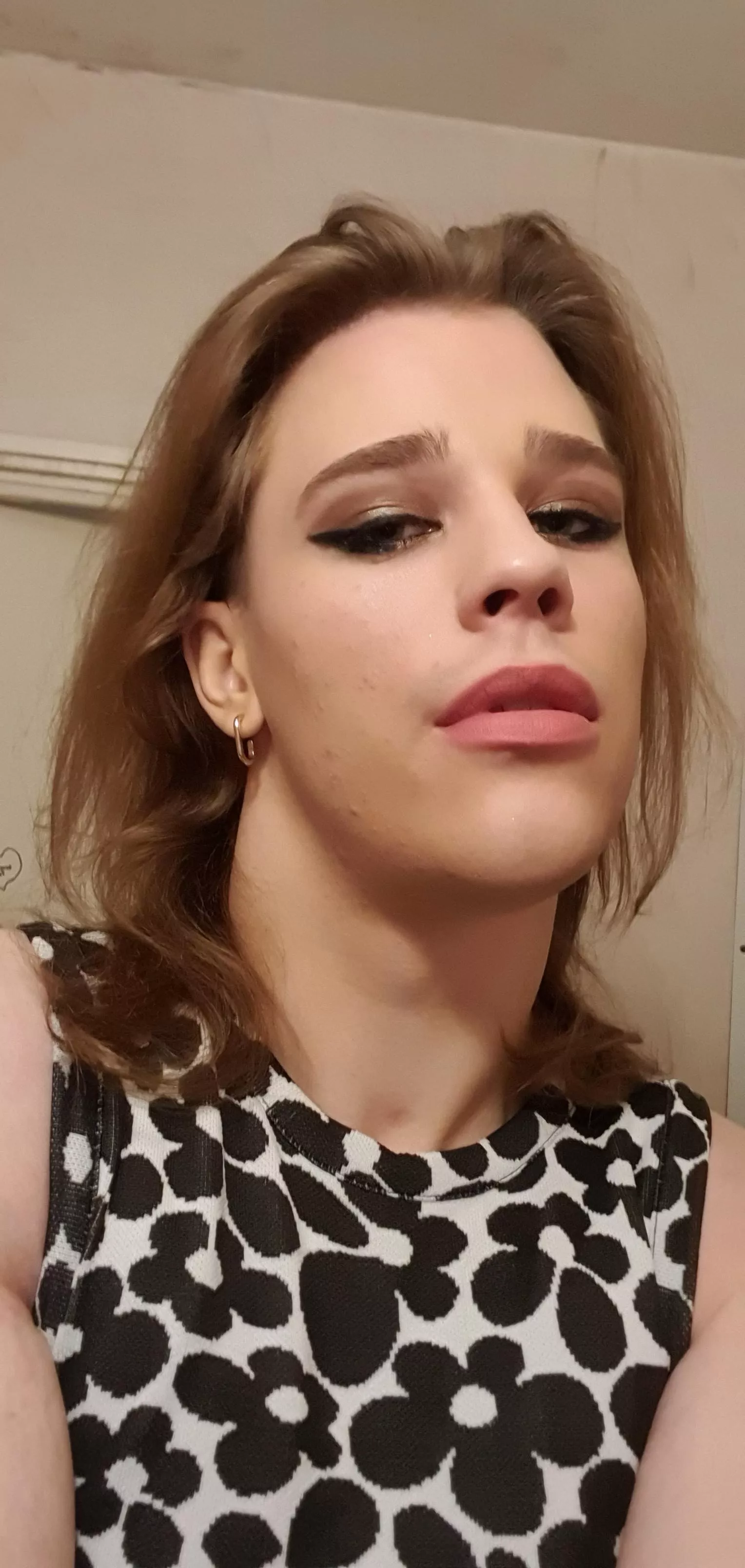 Me tried eyeshadow✌️😅