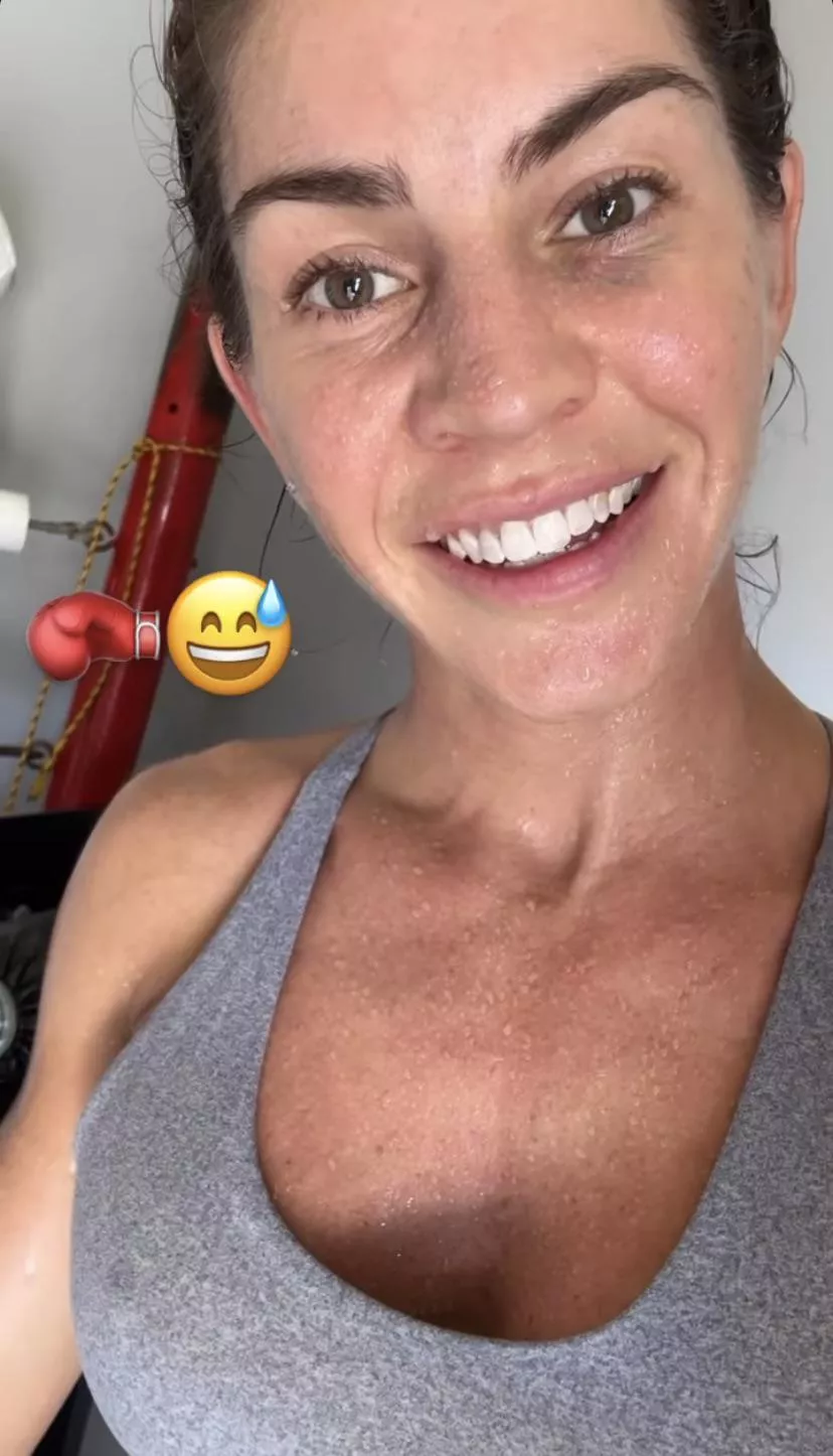 Milf is dripping 🤤