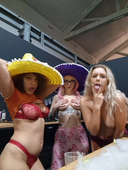 Missing my college sluts 💘