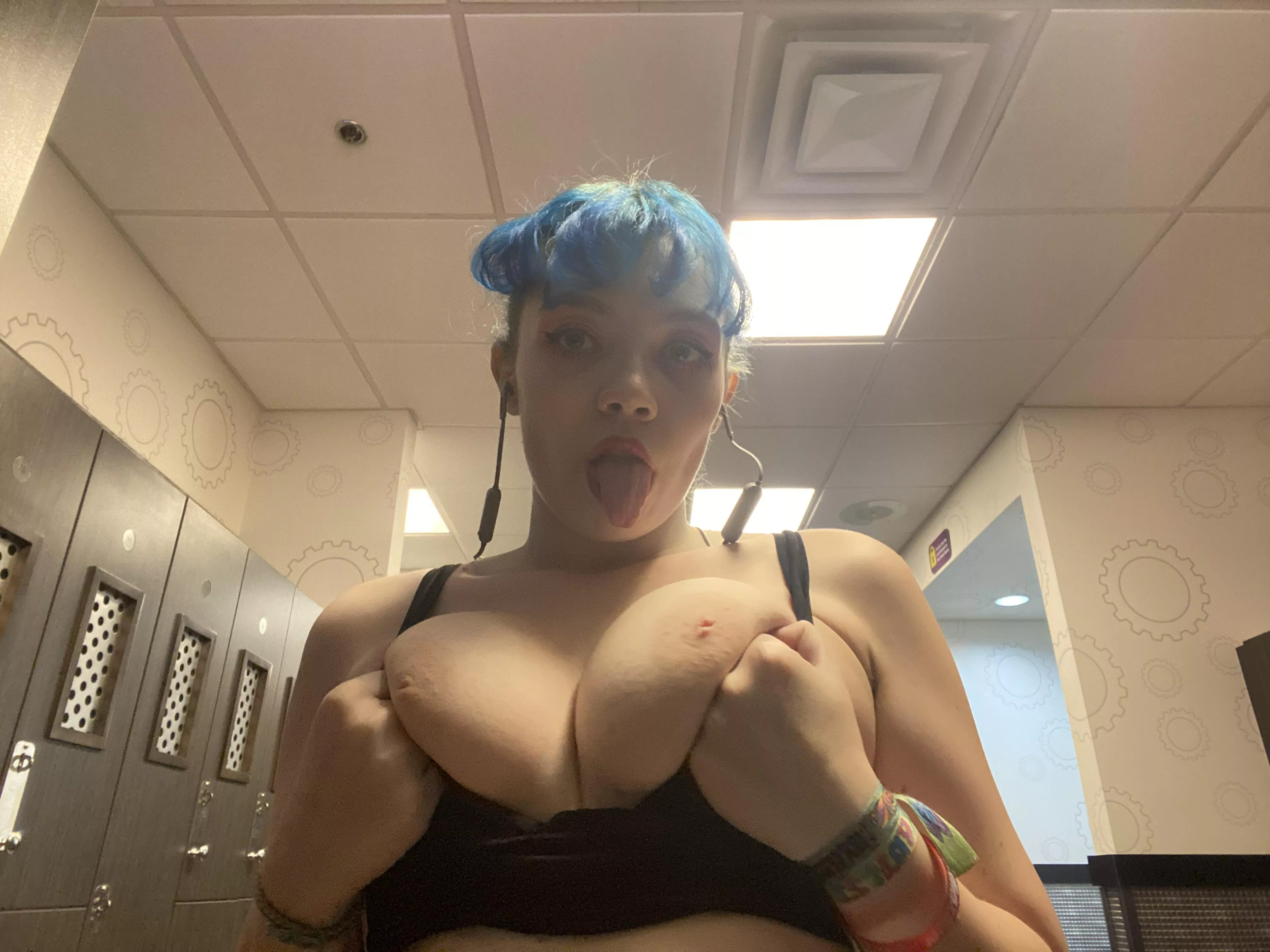 Mom makes me go to the gym with her…but has no clue what I get up to in the locker room!