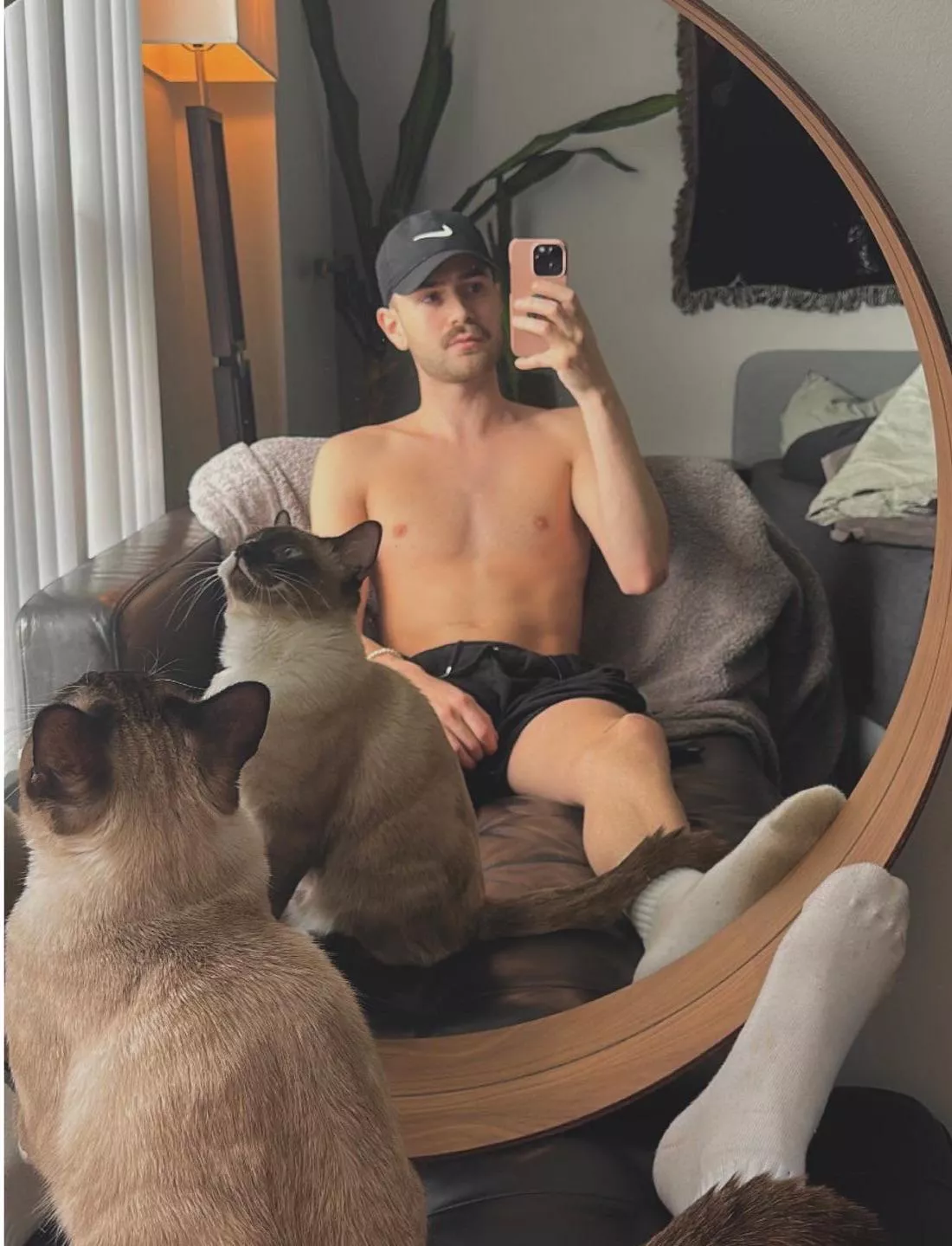 My cat’s name is Goose cause he’s a silly goose. 🐦