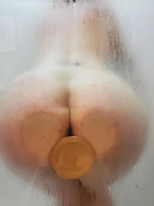 my suction dildo+the shower wall=🥵