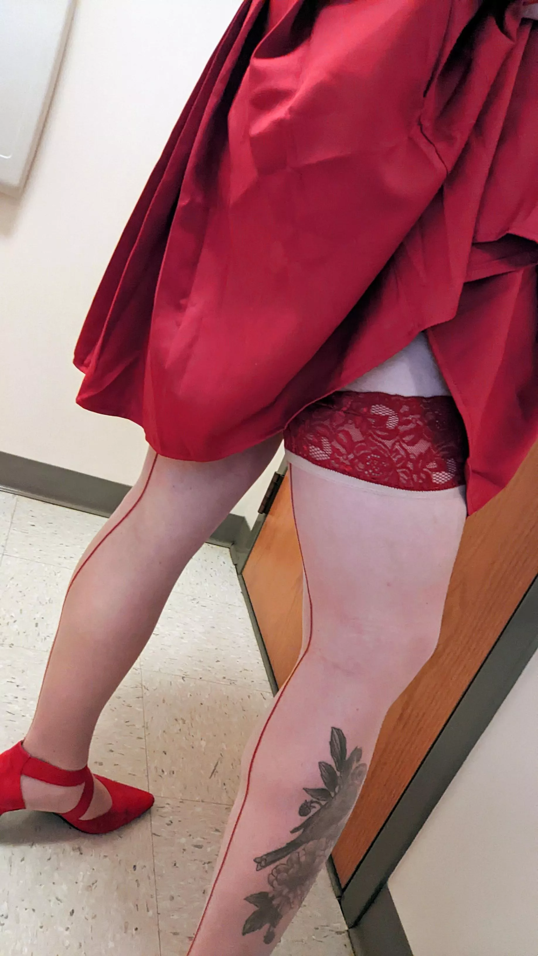 perfectly innocent little red peek. 🍒😘