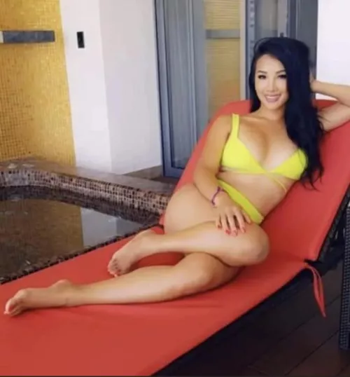 POV: meeting her at the resort bar