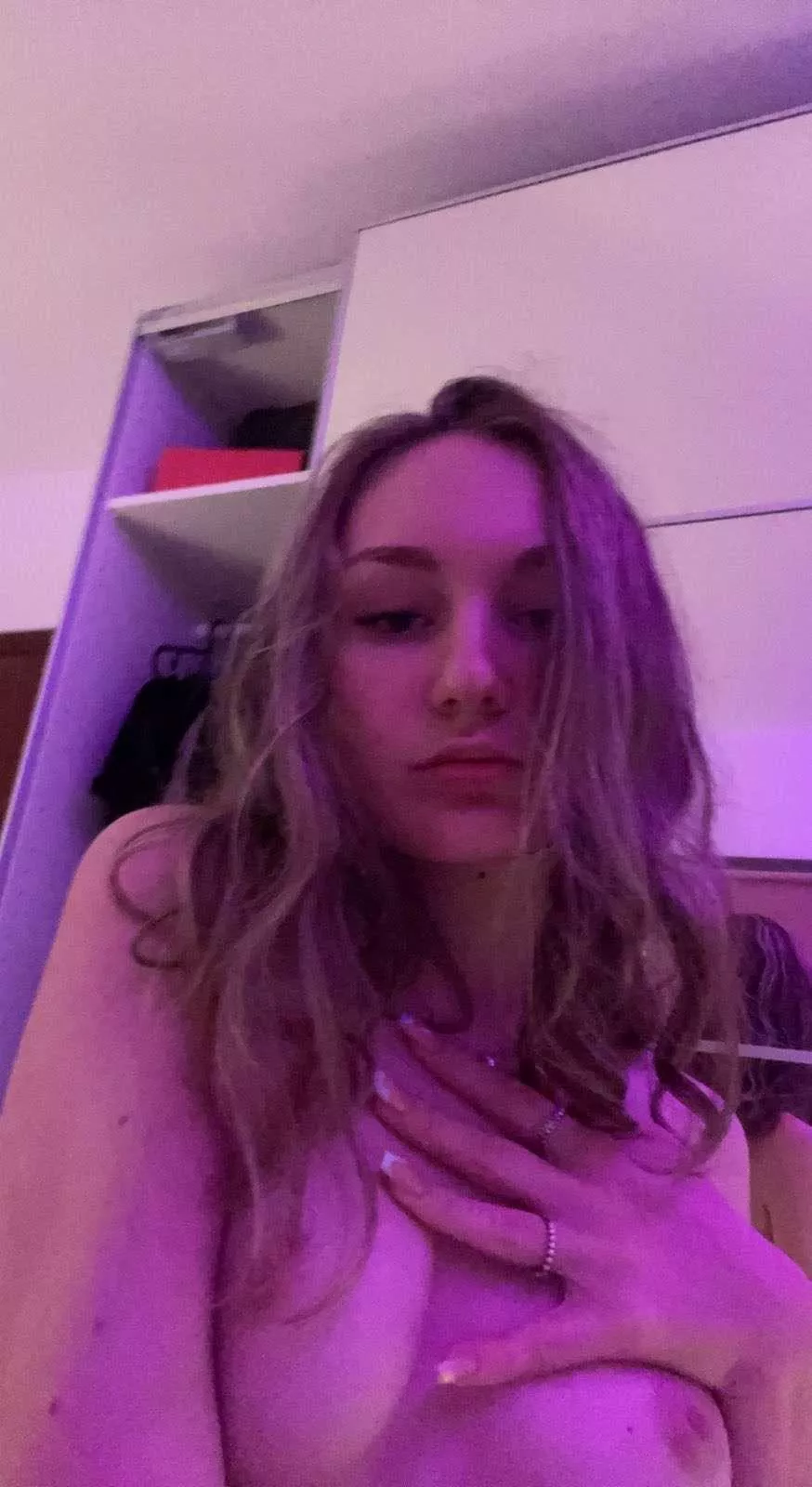 React if I can send you nudes 👻gennywilsoosn