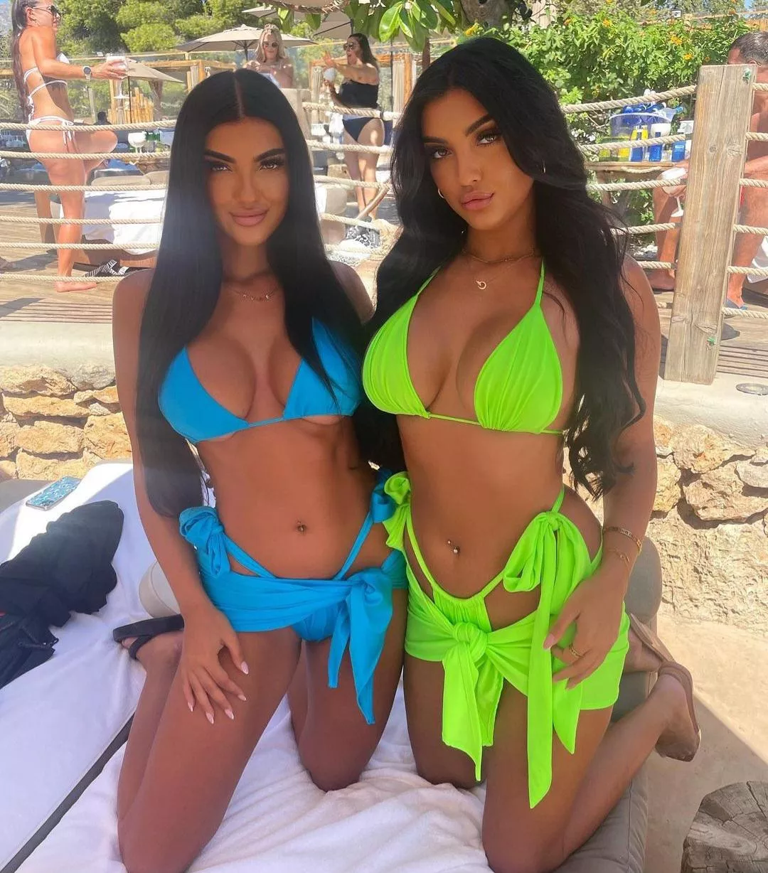 Slutty twins are the best! 😈🥵