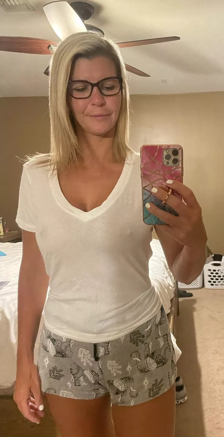 The house is empty this morning! So no worries and no BRA!