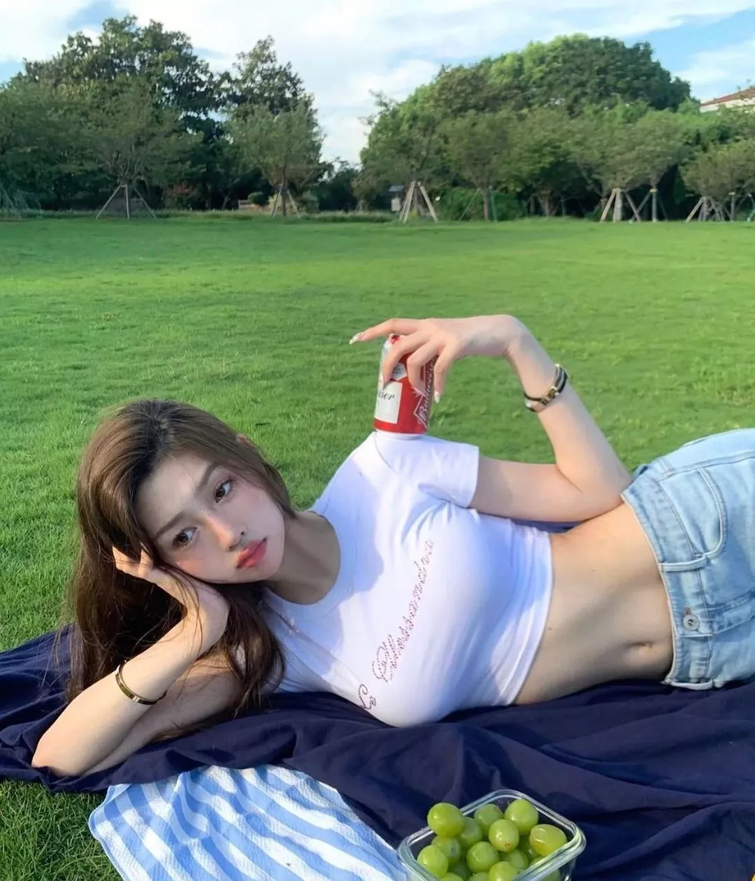 Tight top and midriff