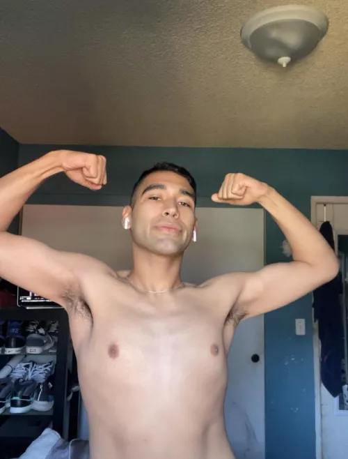 Two pits = two lucky boys 😏 who?