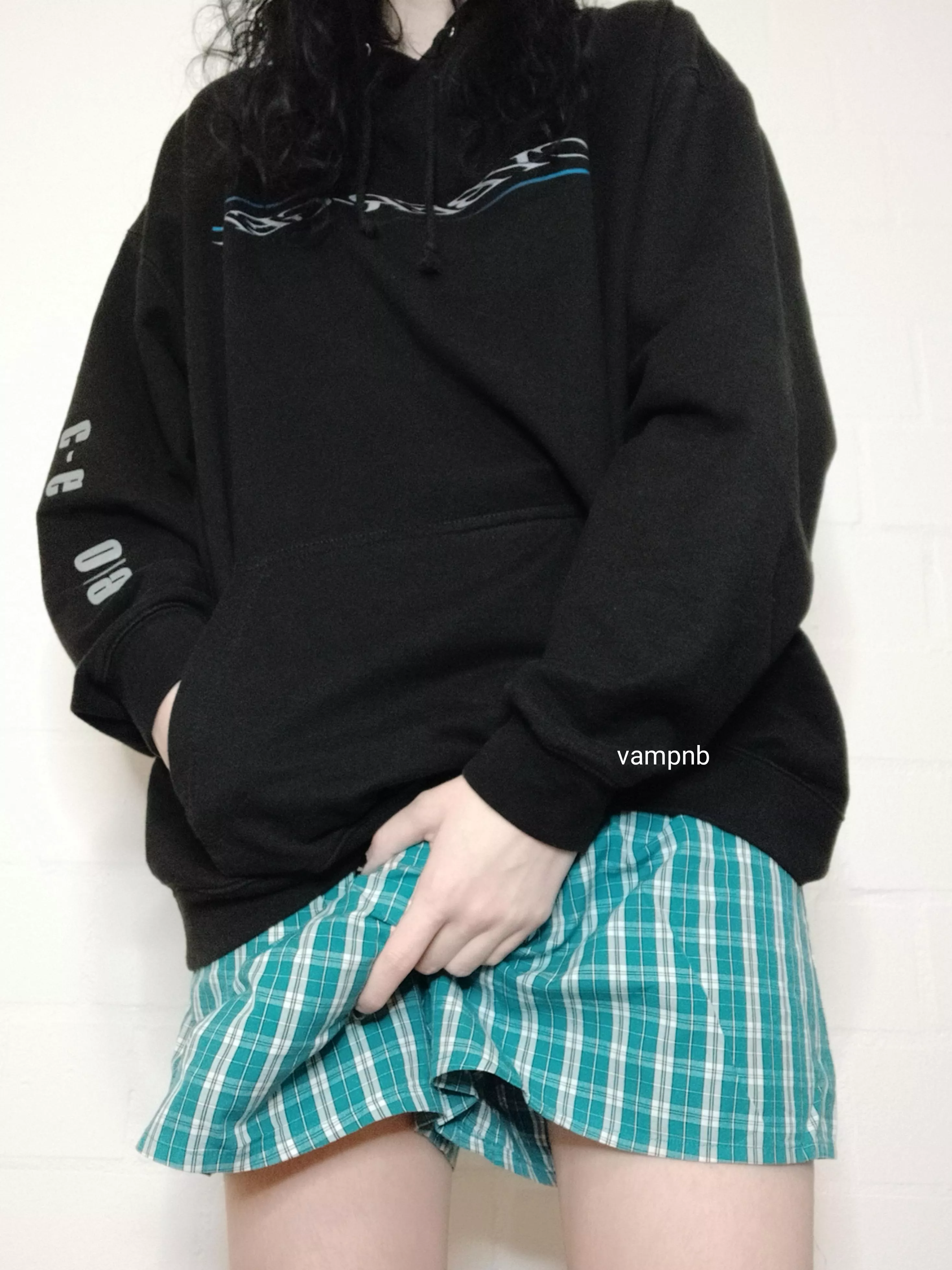 wanna compare my strap to your dick? whoever's bigger tops~