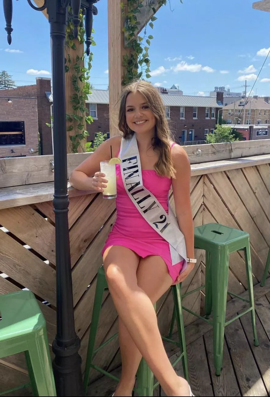 Who wants to breed my hott cousin in front of me?