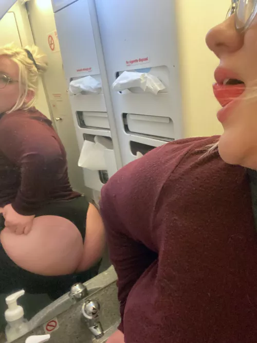 Who wants to join the mile high club with me 🤭✈️