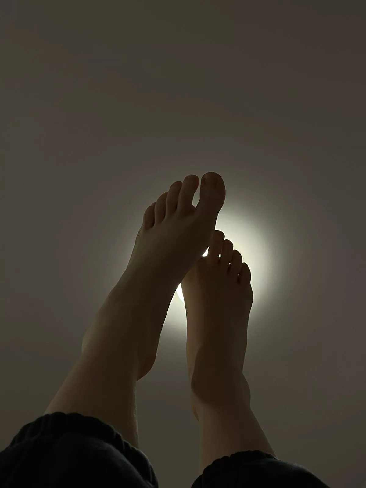 Who wants to worship my feet?