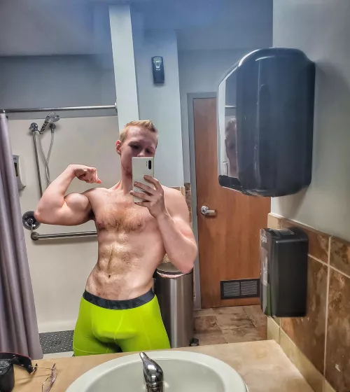 Wore these to the gym tonight, the guys couldn't stop looking 😅 [22]