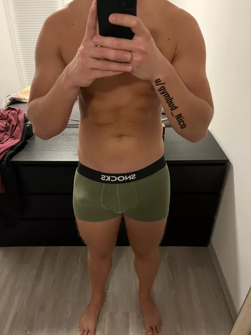 [21] This is how i walk around all day... to be honest mostly without underwear