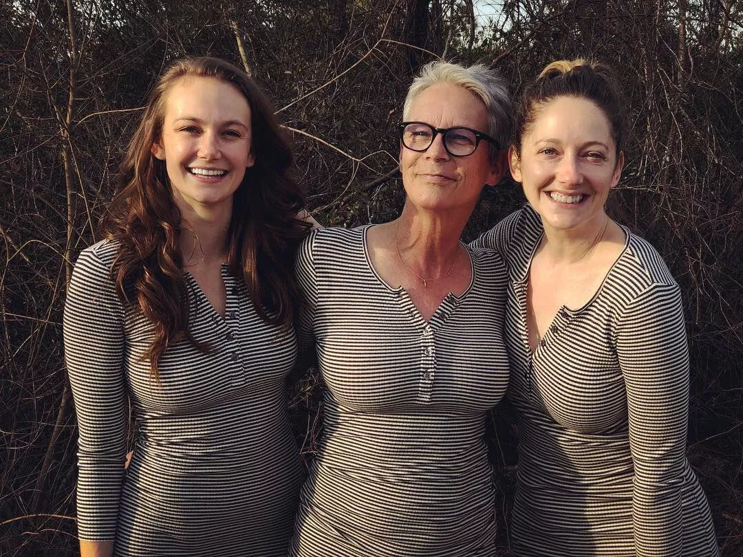 3 generations of tits: Andi Matichak, Jamie Lee Curtis, Judy Greer