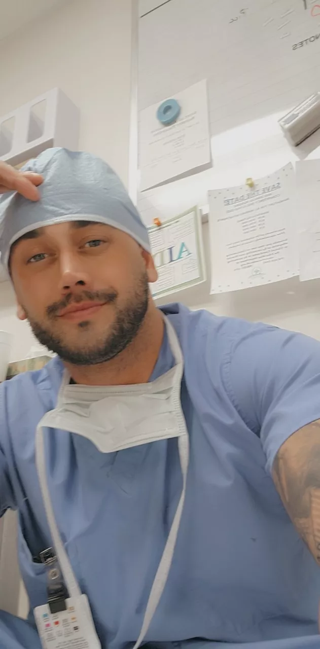 32 6'4 medical worker