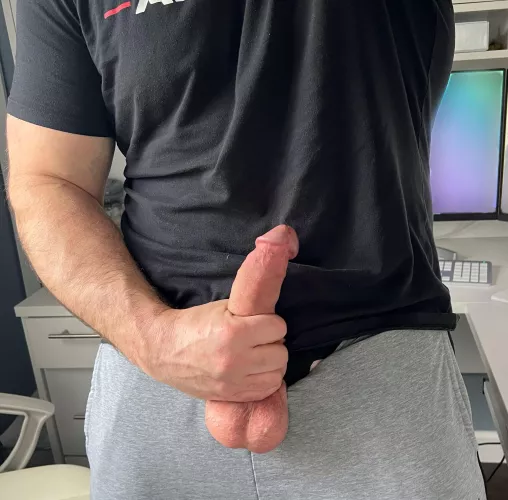 [35] Married DILF… let me properly satisfy you