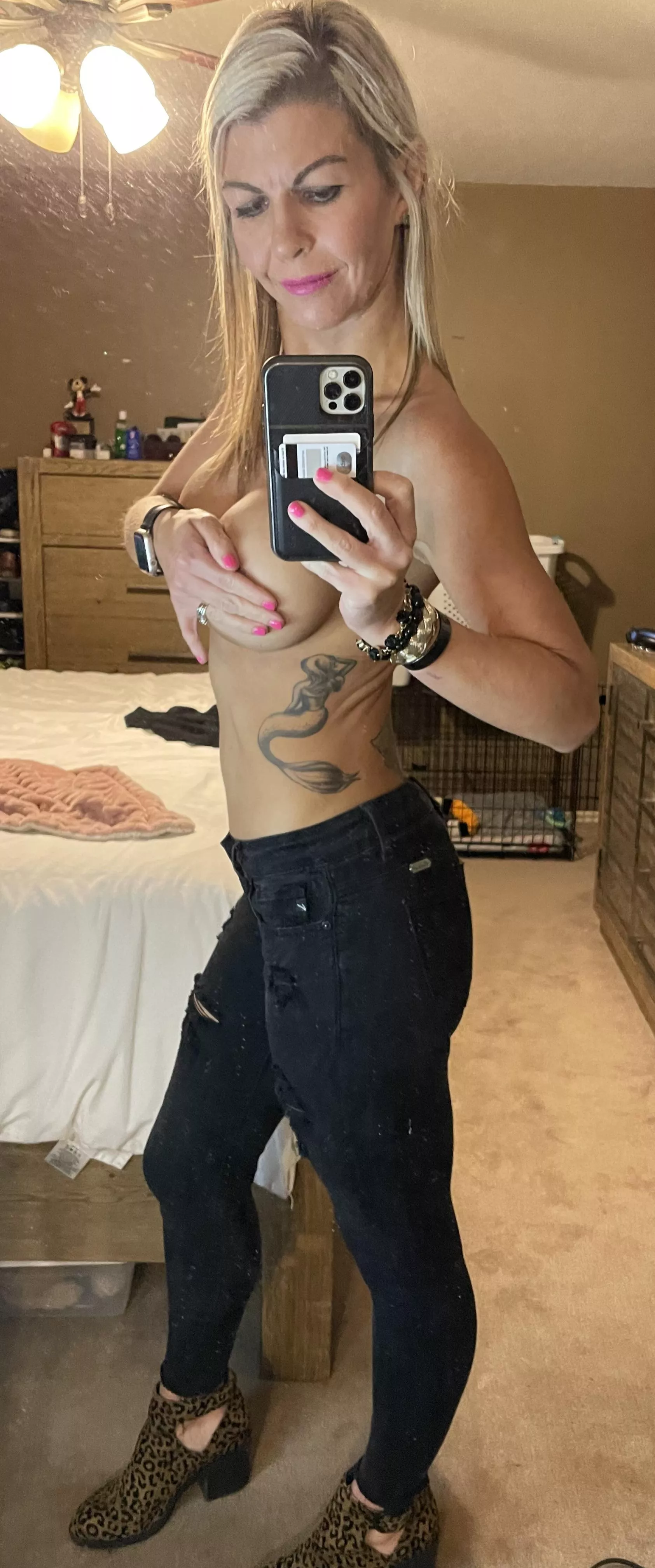 A 38YO MILF, only Heels, Jeans, and Hand Bra. You like?