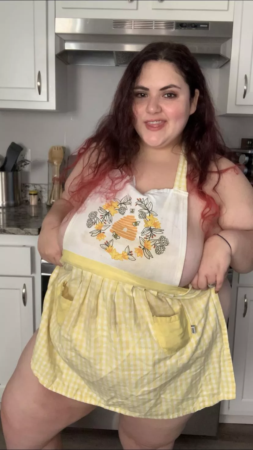 A little apron tease for a happy Friday!