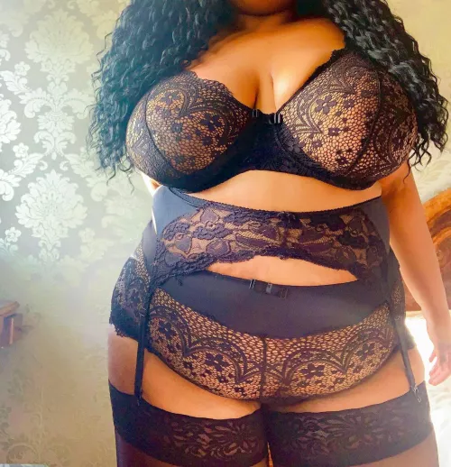 All black everything. 🏴