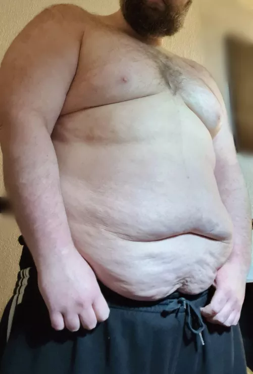 Big belly still take my shirt off like Nelly