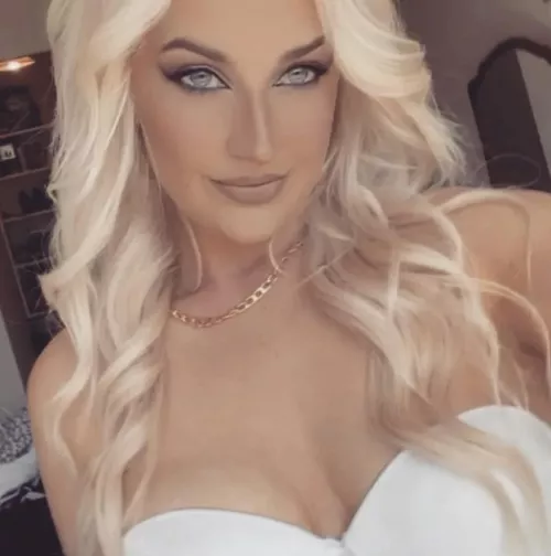 Blonde hair, Blue eyes 😇