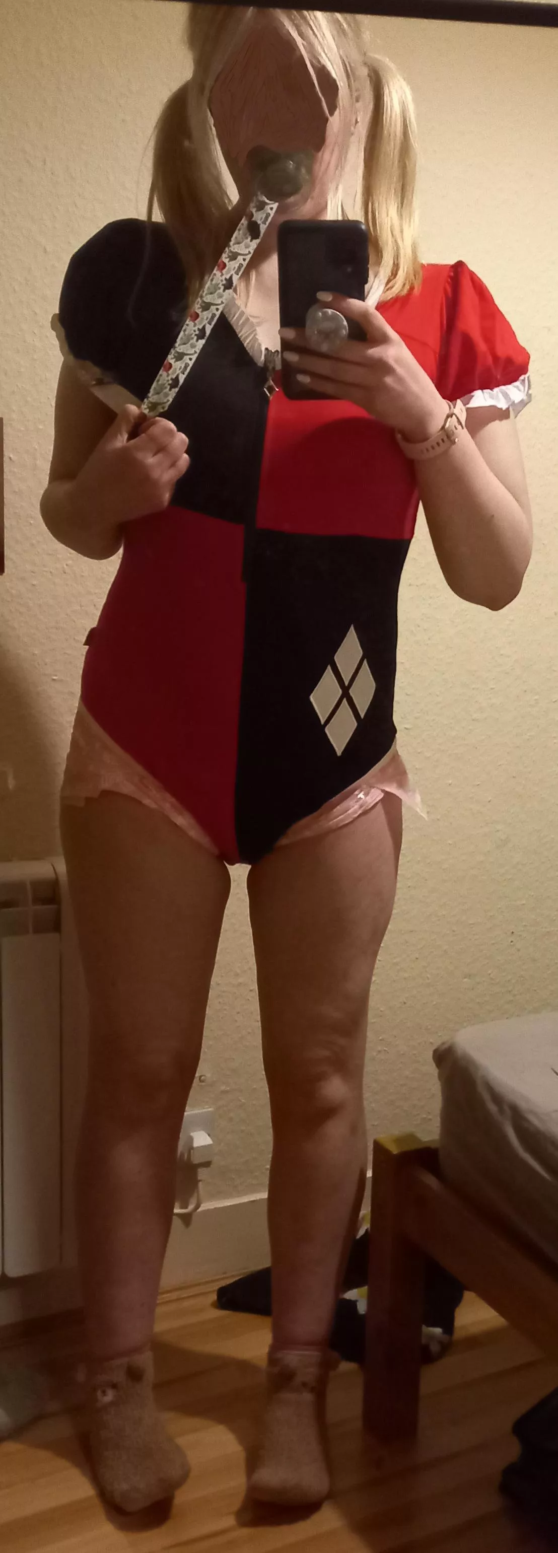 Did someone say Dada? How cute is this Baby HarleeQuinn Onesie? <3 <>