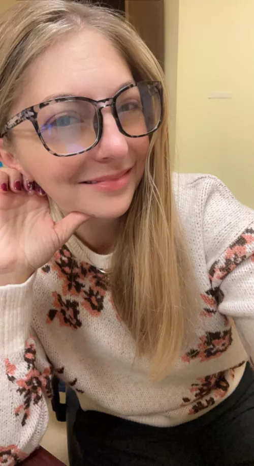 Dm me if your down to play today!! 💦🦋