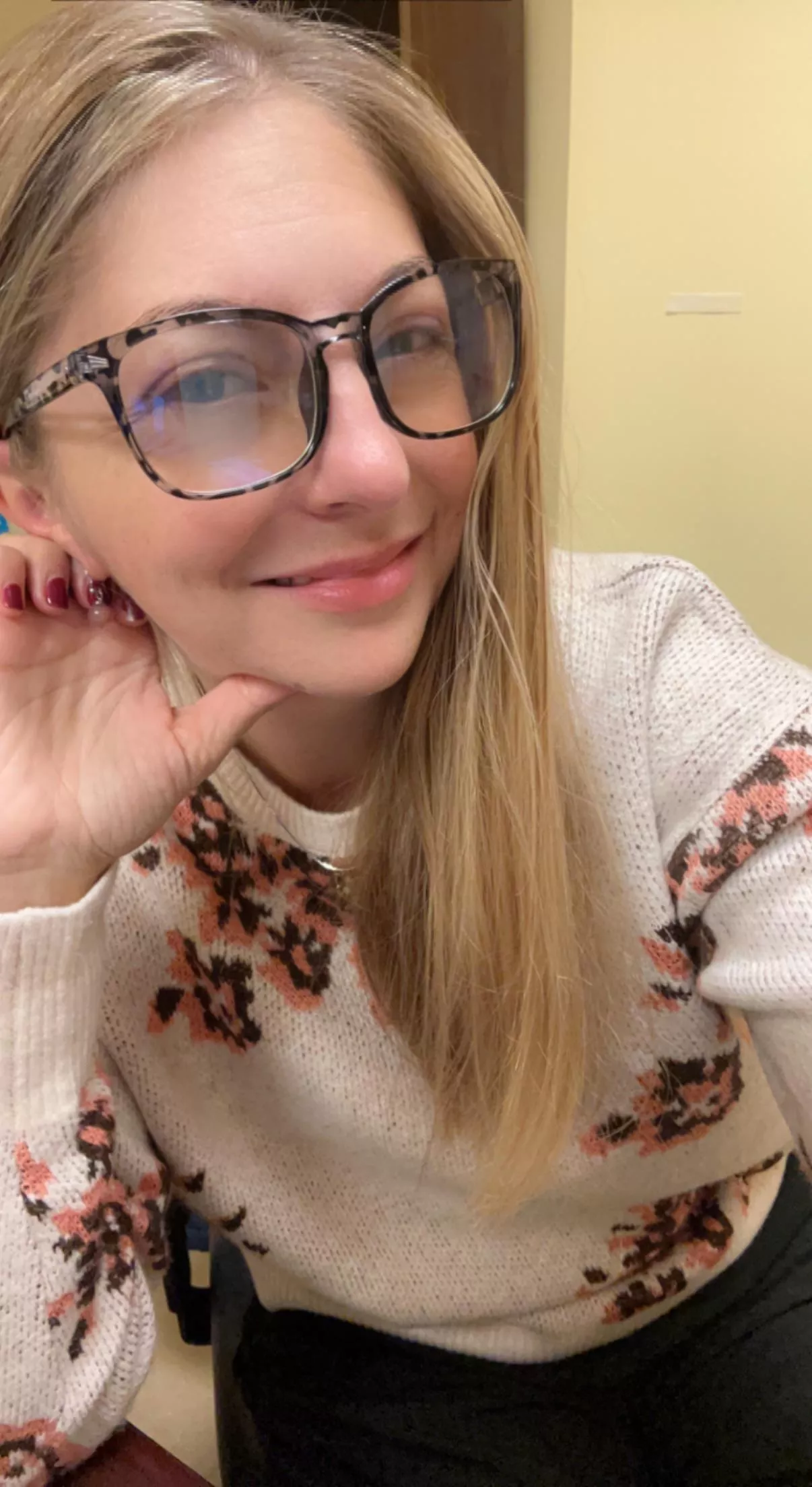 Dm me if your down to play today!! 💦🦋