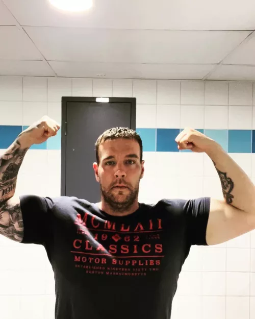 Everyone likes a big bicep flex