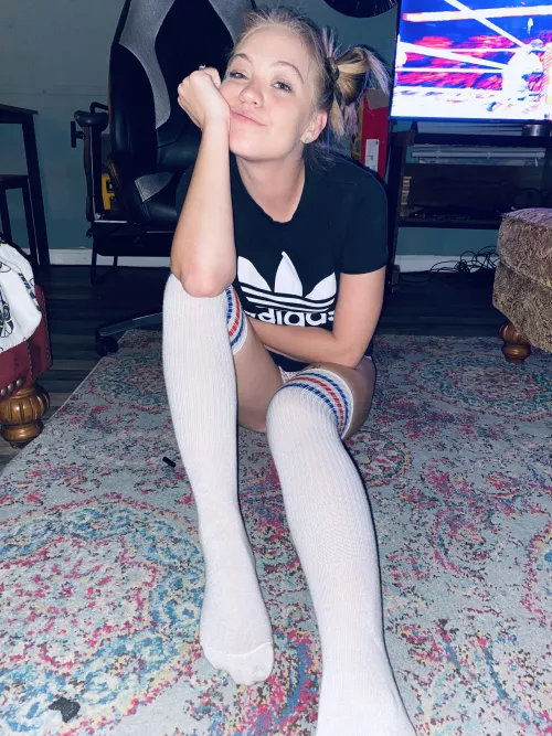 F/a Leos face when she isn’t getting the attention she wants