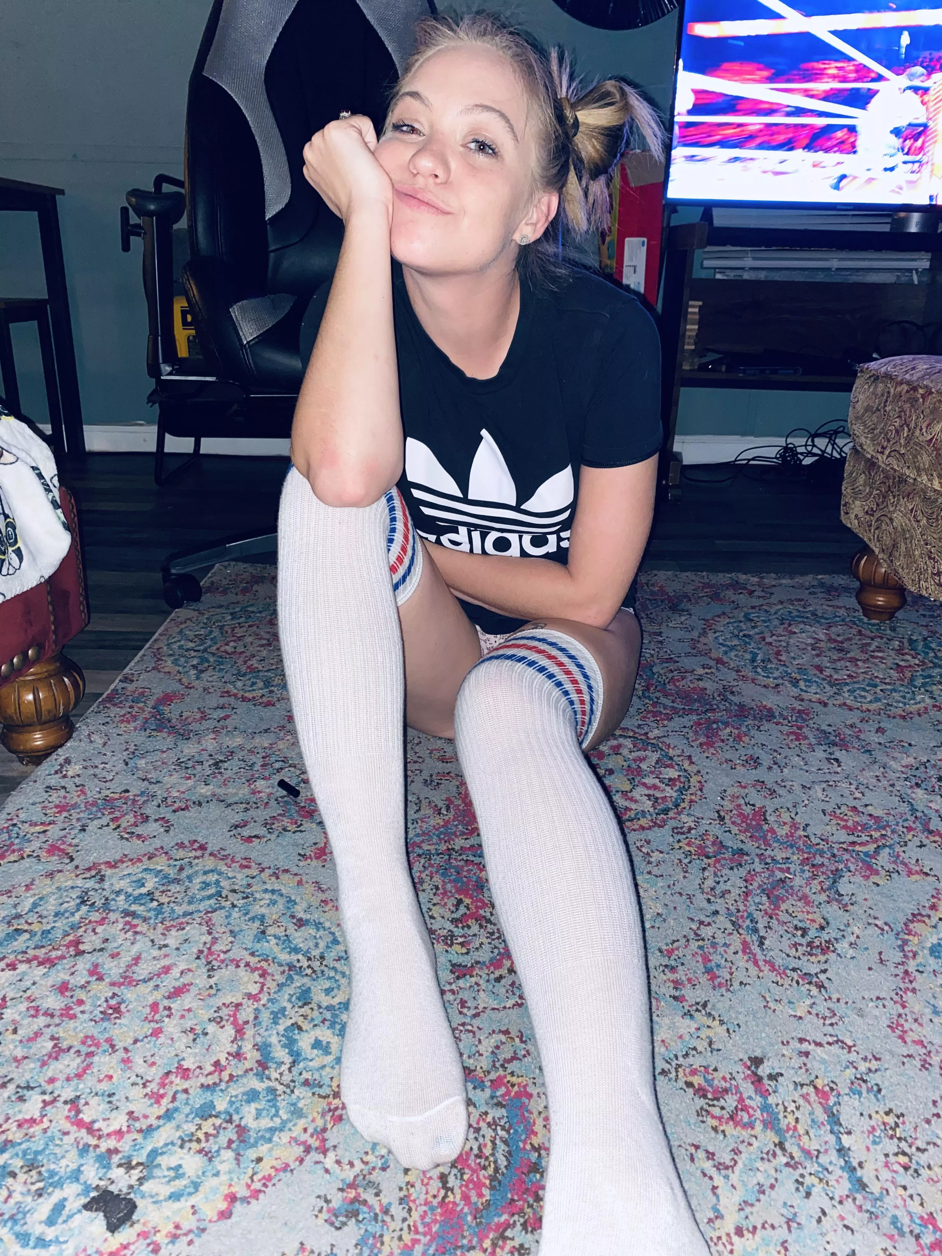 F/a Leos face when she isn’t getting the attention she wants