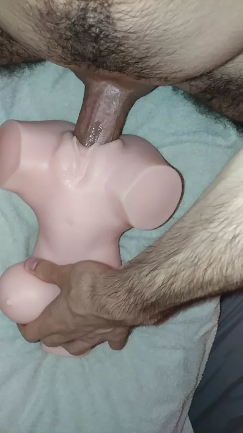 Getting tired of fucking this doll.. Anyone cares to offer me their hole instead?😋