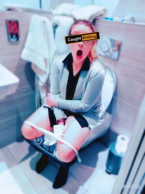 Girlfriend caught pooping on the toilet