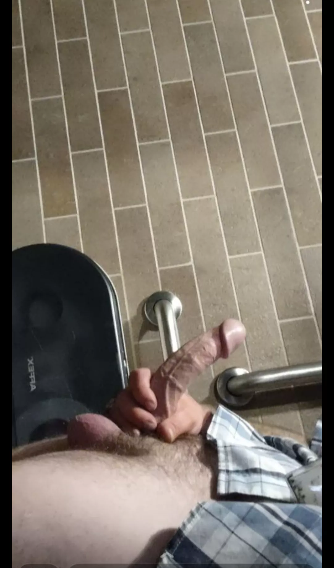 Got hard in the bathroom today (m)(33)