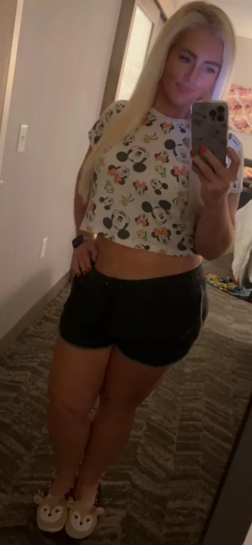 Hotels have the best mirrors!!