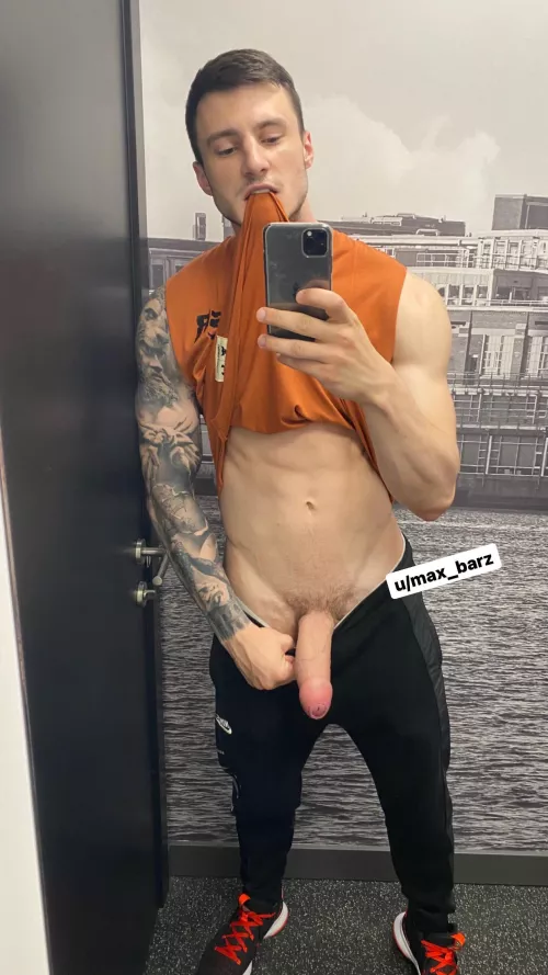 How about sucking me in the locker room ? 😏