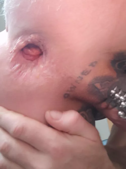 hubbys Butt IS ready for friday night😈